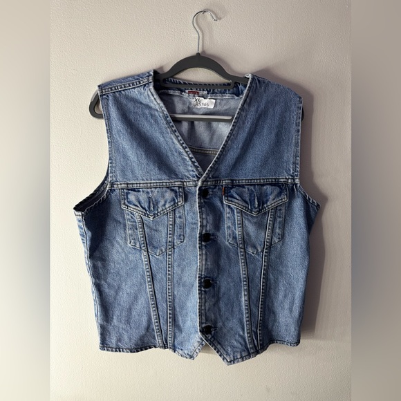 Vintage Levi’s vest - Picture 2 of 6